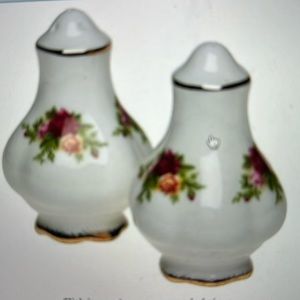 Royal Albert Old Country Roses 3 Inch Salt & Pepper Set Never Used